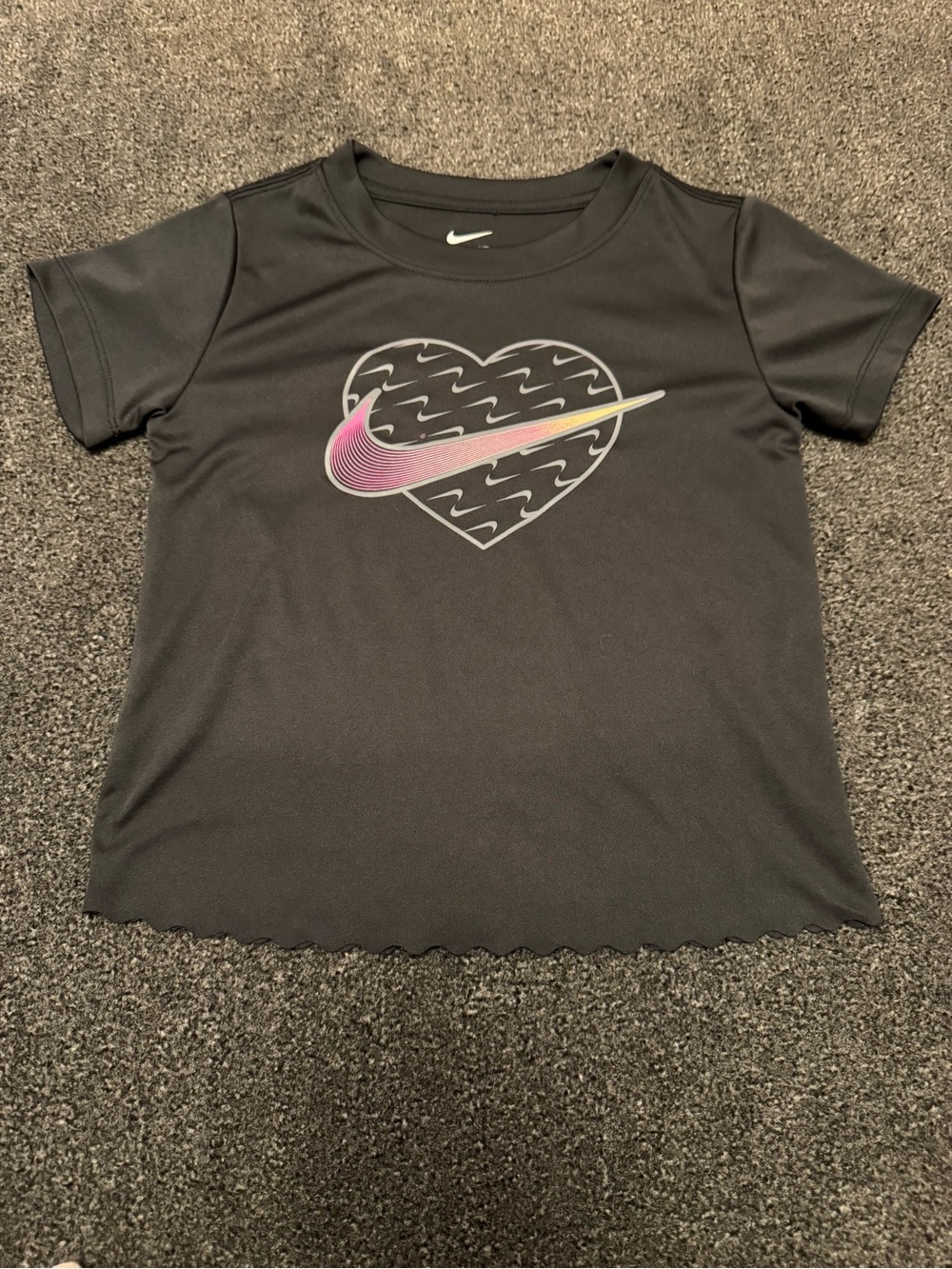 Girls Nike Dri-FIT Short Sleeve Graphic Tee Heart Pink Charcoal Gray Size 5-6